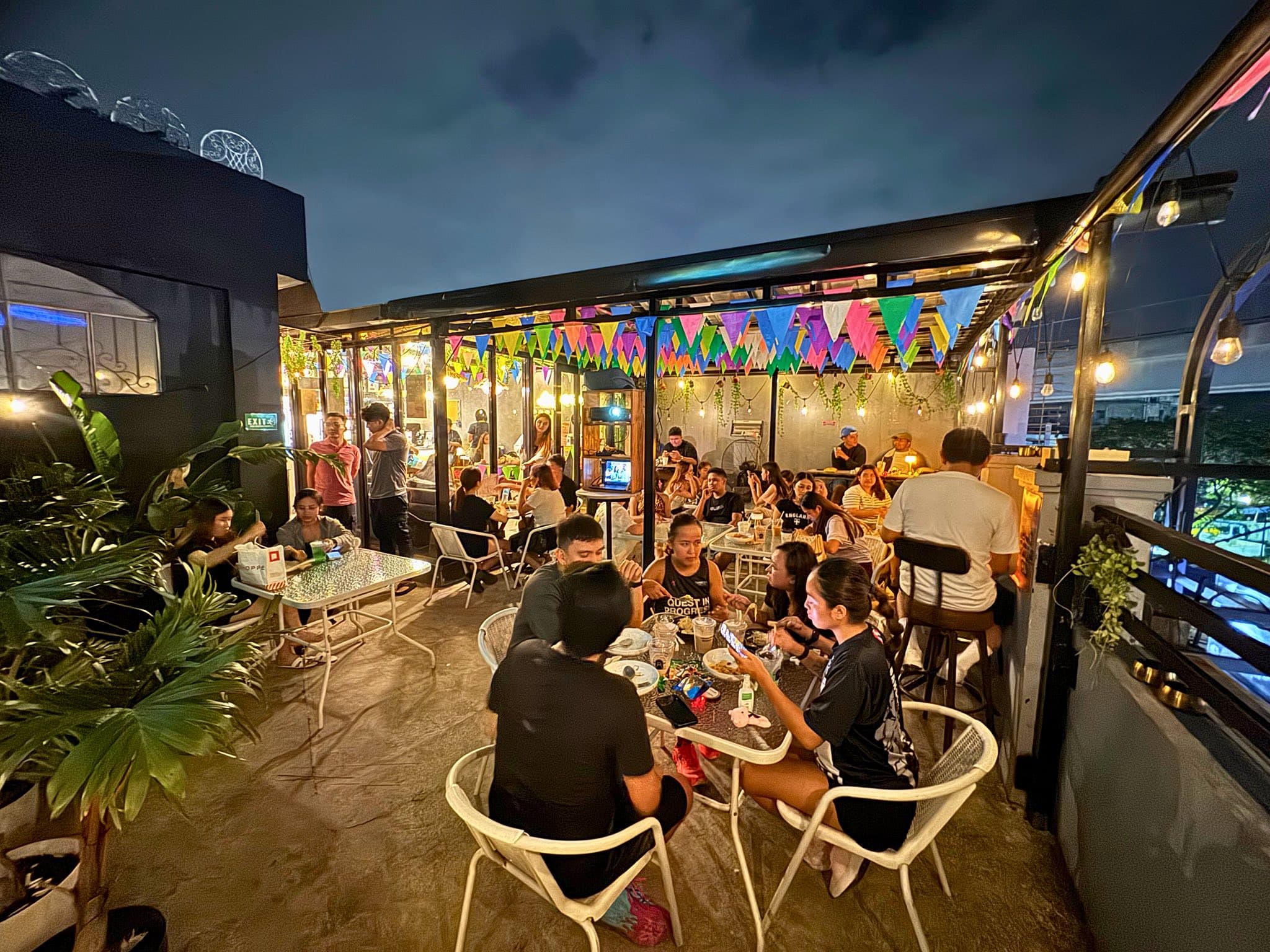 Rooftop / Overlooking Cafe