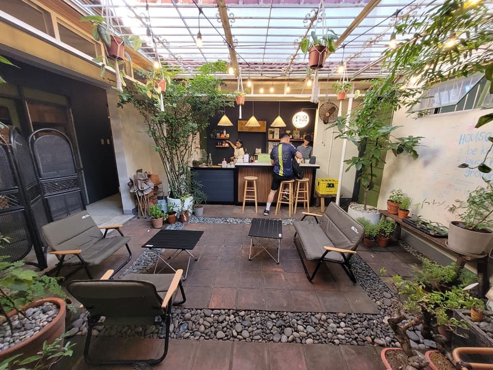 Cafe + Garden / Nature